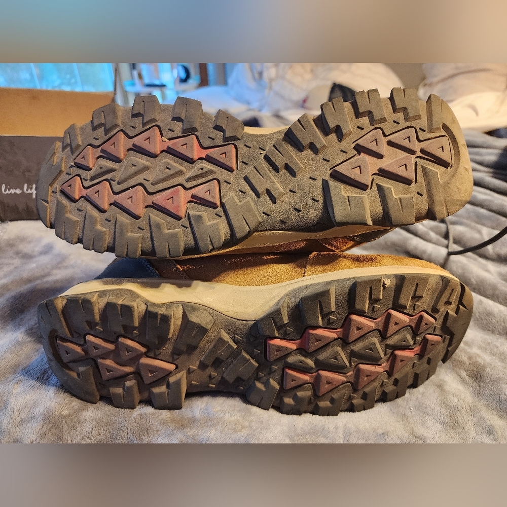 BearPaw Tan and Red Women' Boots 10M - Picture 8 of 8